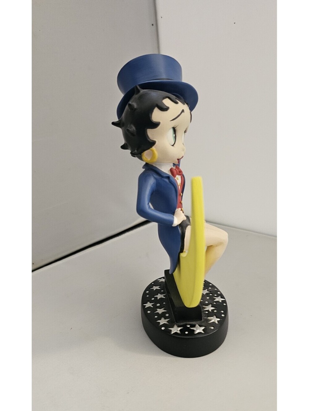 Betty Boop 'Moonglow' Figurine Sitting on Yellow Crescent Moon Danbury Mint - Picture 2 of 5
